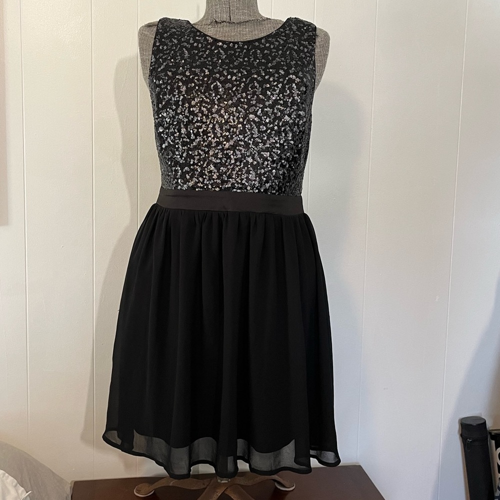 Forever 21 Sequence Swing Sleeveless Dress